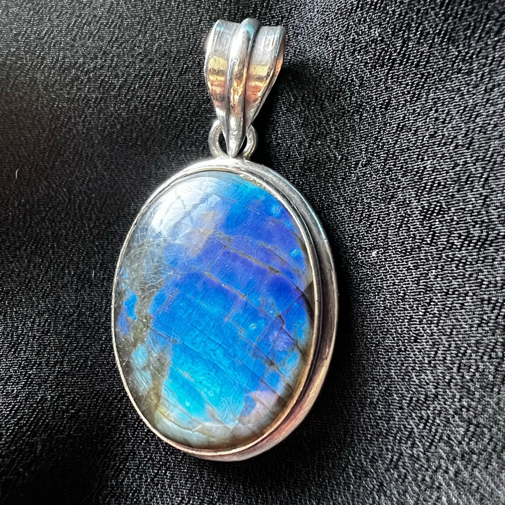 Silver Labradorite Pendant - Picture 3 of 6